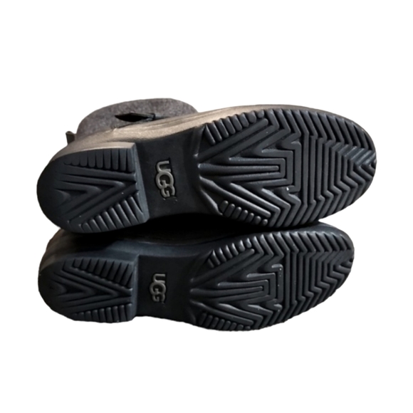 UGG Robbie Waterproof boots size 8 - Picture 8 of 8